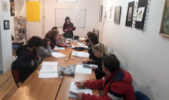 Osam lica sa Biroa rada na obuci iz engelskog jezika