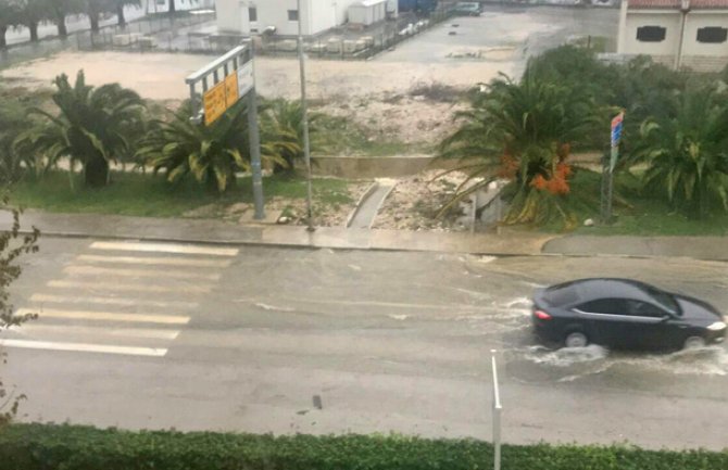 Situacija jutros pod kontrolom, procjena štete u toku dana