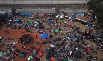 Tramp: Migranti će ostati u Meksiku