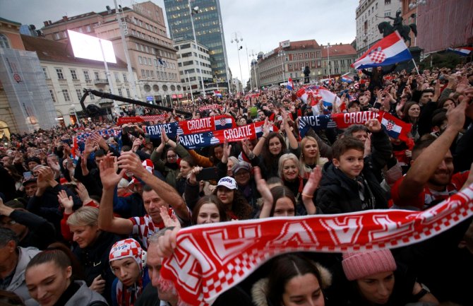 Veličanstven doček za hrvatske tenisere u Zagrebu, hiljade ljudi na Trgu bana Jelačića (FOTO)