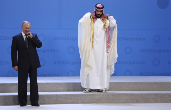 Samit G20: Saudijski princ u papučama, srdačan pozdrav sa Putinom (VIDEO)