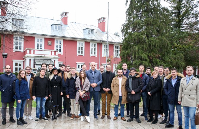 Gradonačelnik Kašćelan sa delegatima 75. zasijedanja Skupštine ESU