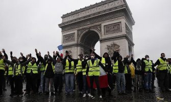 Pariz: U nasilnim protestima povrijeđeno 65 ljudi, a 140 uhapšeno