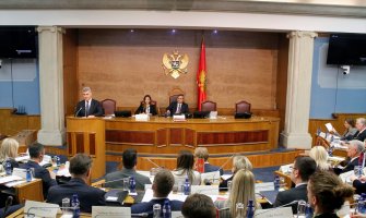 Radunović napustio sjednicu u znak protesta, Brajović: Parlament pred izazovom