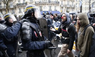 Francuska: Više od 700 srednjoškolaca privedeno zbog protesta