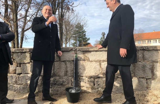 Simović obišao završenu dionicu puta Petrovići–Vraćenovići i otvorio mjesni vodovod: Unapređujemo infrastrukturu za dobro svih građana