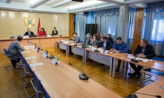 Poslanici DFa kažnjeni sa 10% i 20%