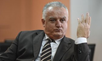 Fenomen u Crnoj Gori, neki po 20 godina poslanici, licemjerno prema omladini 