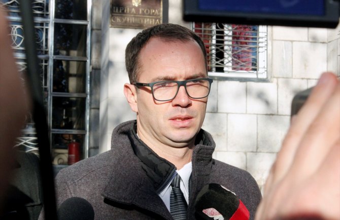 Advokat Jovanović: Poslanici Medojević i Knežević od danas i formalno slobodni