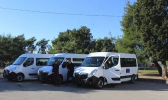 Tri nova kombija za prevoz đaka, vrijednosti 92.000 eura