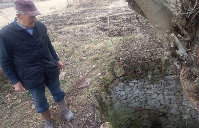 Bračni par nađen mrtav u bunaru