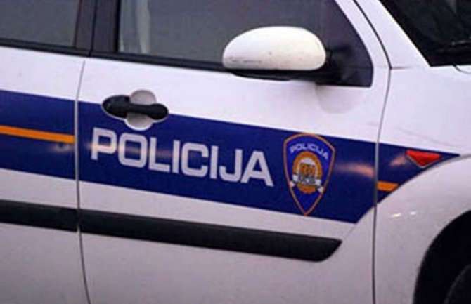 Saobraćajac zaustavio Slovenca,  vozač ga udario i pobjegao