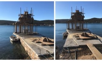 Krstionica na vodi bespravno sagrađena, tražiće od SPC da je ukloni