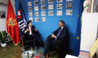 Abazović sa njemačkim ambasadorom: Samo proevropska alternativa se može suprotstaviti privatnoj državi