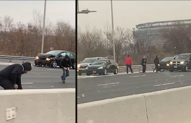 Novčanice letjele po autoputu, nastao haos (VIDEO)