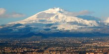 Etna izbacuje lavu i pepeo, pojavila se nova pukotina u blizini (VIDEO)