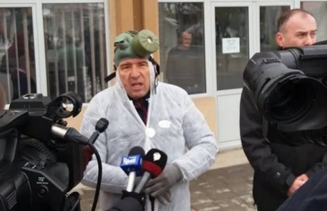 Pljevlja: Građanima dijelili bombone da očiste disajne organe