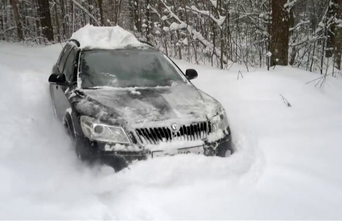 Kinezi ostali zarobljeni u snijegu Bjelasice na putu ka Beranama