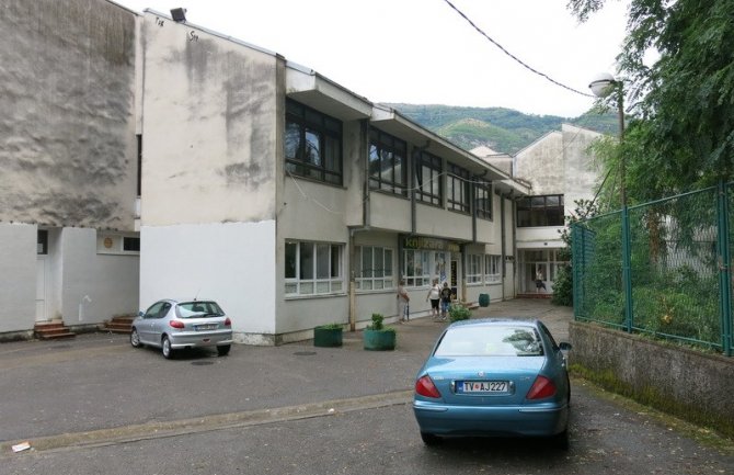 Tivat: Počela primjena mjera suzbijanja devijantnog ponašanja u blizini škola