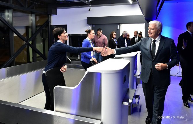 Vlada zaštitila radnike usvajanjem Kolektivnog ugovora u Aerodromima CG