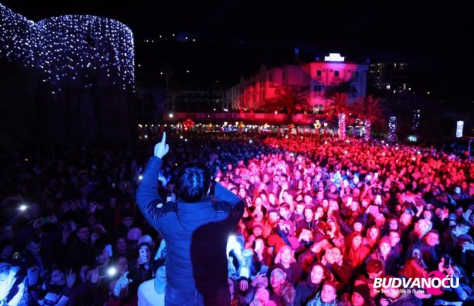 Doček nove 2019. u regionu: Hari u Sarajevu, Bajaga u Beogradu, Merlin u Budvi...