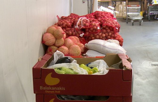 Ne bacajte viškove hrane, poklonite