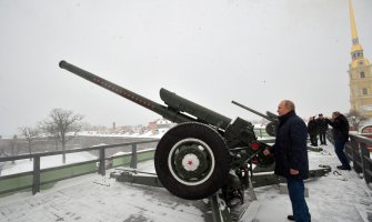 Putin pucao iz topa u Sankt Peterburgu (VIDEO)