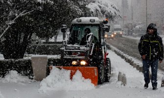 Veći dio države pod sniježnim pokrivačem, aerodrom u PG zatvoren za saobraćaj(FOTO)