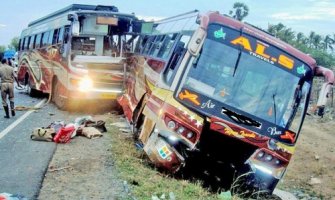 U sudaru dva autobusa poginulo 17 osoba