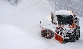 Spasilačke službe u južnoj Njemačkoj koriste zatišje u  nevremenu da raščiste snijeg