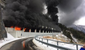 Izgorio autobus koji je prevozio hrvatske đake: Zapalio se u tunelu dok su se vraćali sa skijanja