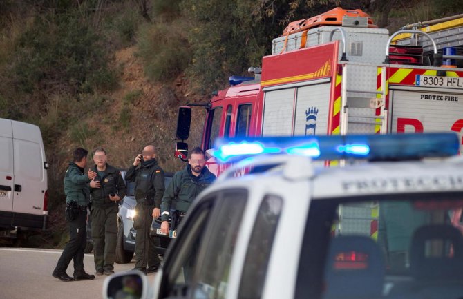 Svi se mole da je dijete živo: Dječak upao u bunar dubok 100 metara, našli samo kesicu bombona (FOTO) (VIDEO)