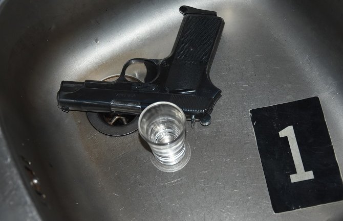 Nikšić: Odbacili pištolj prilikom racije, uhapšena dva bezbjednosno interesantna lica