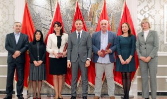 Najzaslužnijim za ostvarene rezultate u oblasti obrazovanja dodijeljene nagrade 