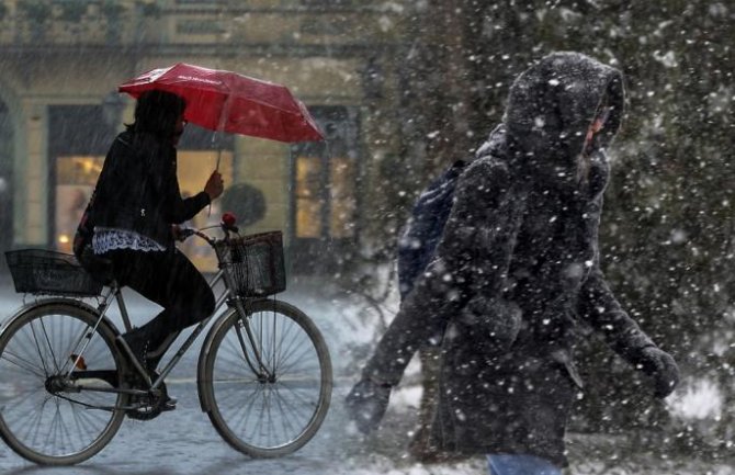 Kiša i snijeg, vjetar pojačan, do 15 stepeni