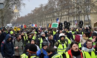 Francuska: Hiljade “žutih prsluka“ ponovo protestuje, uhapšeno 12 osoba (FOTO)