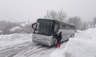 Službe NP Lovćen čistile dionicu puta Bjeloši - Ivanova korita zbog zastoja