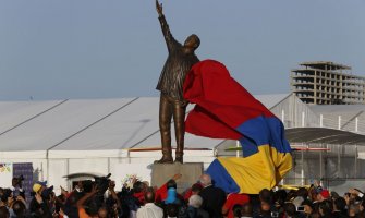 Venecuela: Demonstranti spalili statuu Čaveza