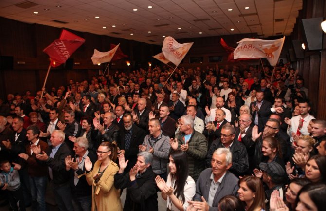 Demokrate: Finansijsko nesnalaženje je simptom koji se prvi put javlja kod Đukanovića