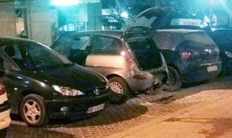 Bar: Požar u makedonskom naselju, zapaljeno vozilo na parkingu