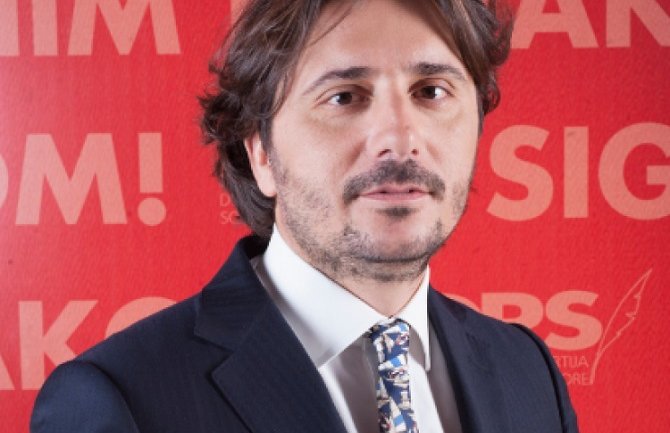 Divanović: Kvazi stručnjakinja analizira govor tijela Đukanovića