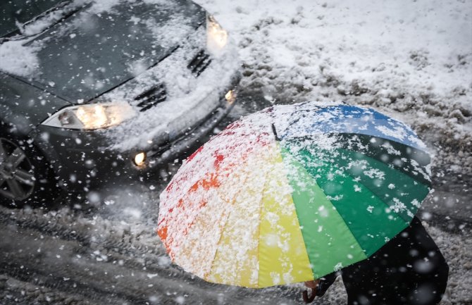 Kišovito, na sjeveru snijeg, jak vjetar