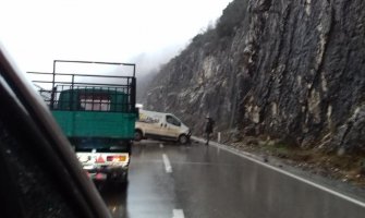 Nezgoda na putu Nikšić-Podgorica, jedna osoba povrijeđena