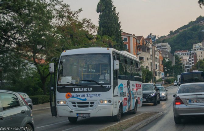 Budva: Besplatan prevoz za sve učenike i penzionere