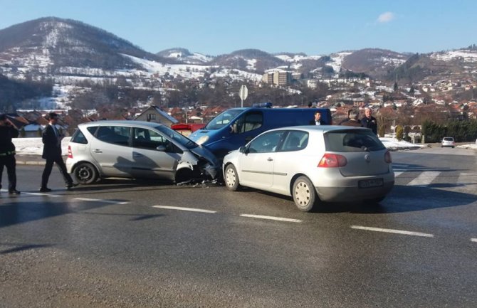  Sudar dva automobila i vozila ZIKS-a na obilaznici u Bijelom Polju(FOTO)