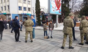 Vojnici razgovarali i sa Bjelopoljcima o dobrovoljnom služenju vojnog roka(FOTO)