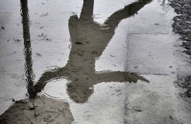 Oblačno, kiša na jugu i u centralnim predjelima, na sjeveru suvo