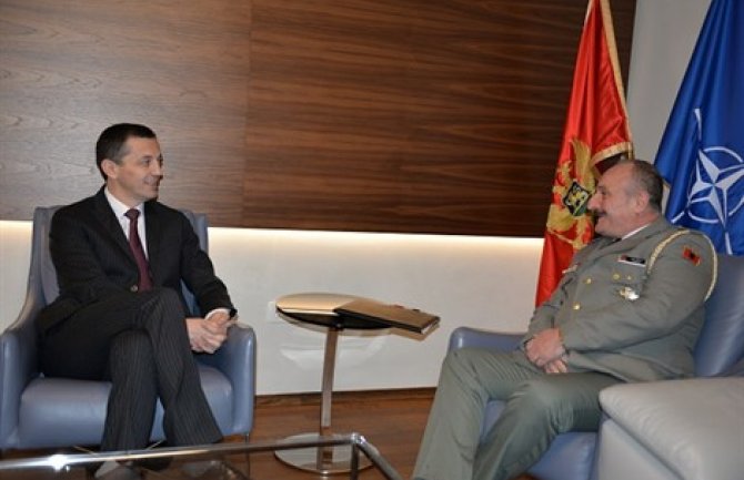 Izaslanik odbrane Albanije sa Boškovićem: Savezništvo u Alijansi doprinosi odbrambenoj saradnji