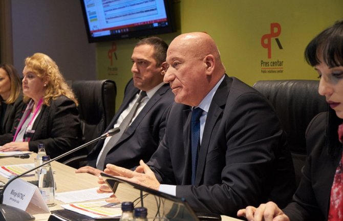 Odakle su stigli dolari koje Knežević mijenja i da li je Stijepović učestvovao u 