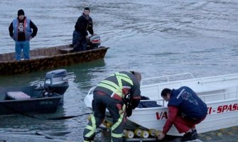 Potraga obustavljena,jezero mutno, ronioci opipavali teren